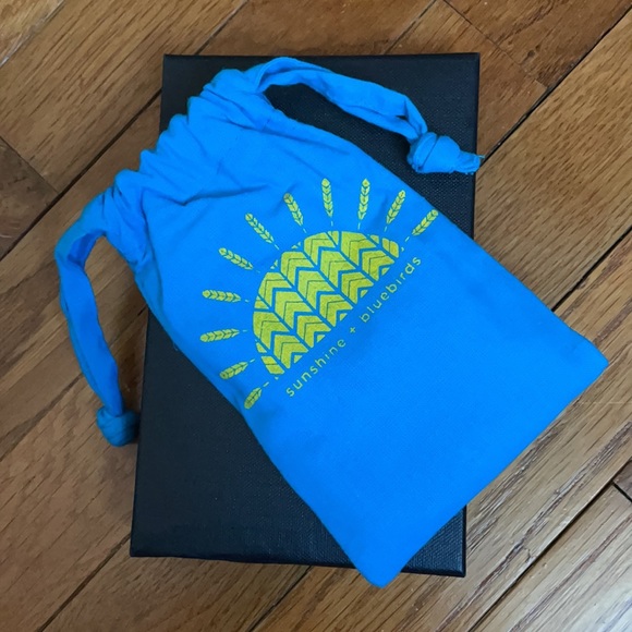 NWT sunshine + bluebirds stone triangle necklace - Picture 7 of 8